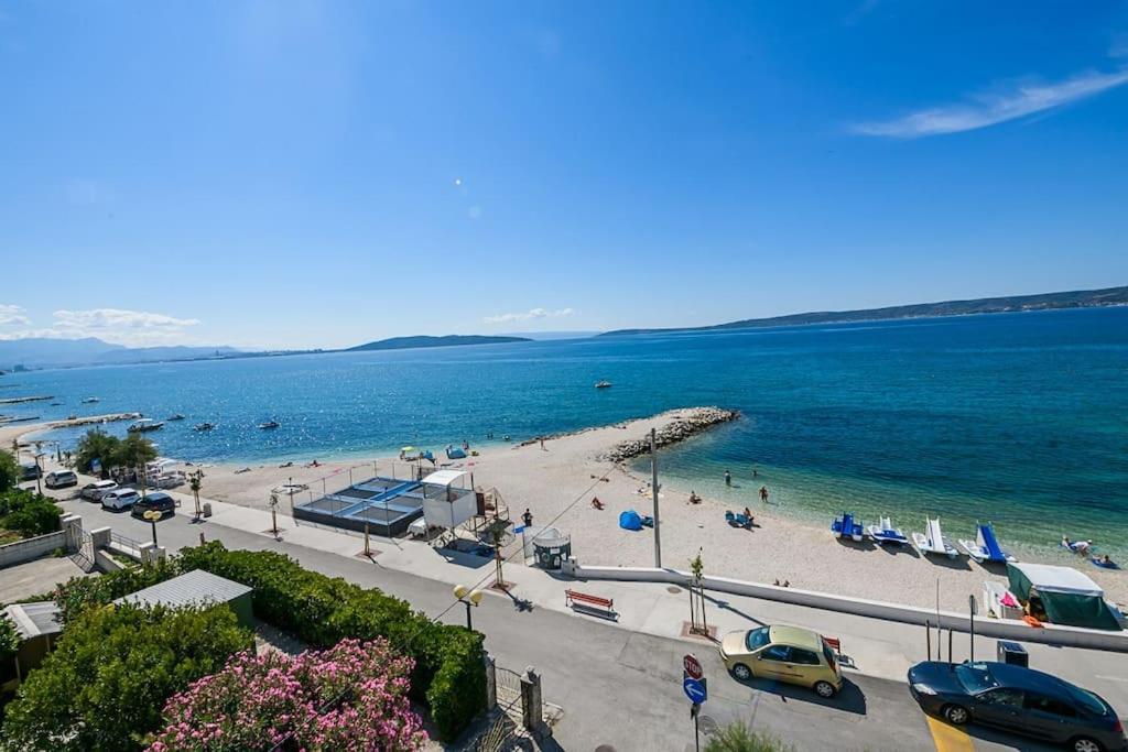 Stunning Beachfront Apartment With Roof Terrace Kaštela Extérieur photo