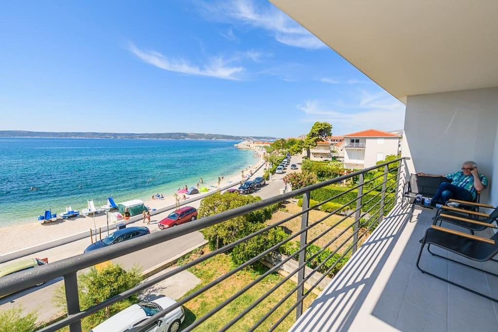 Stunning Beachfront Apartment With Roof Terrace Kaštela Extérieur photo