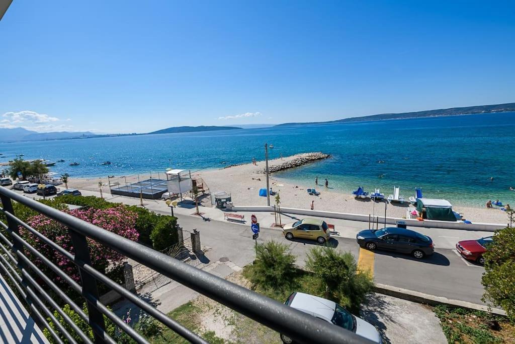 Stunning Beachfront Apartment With Roof Terrace Kaštela Extérieur photo