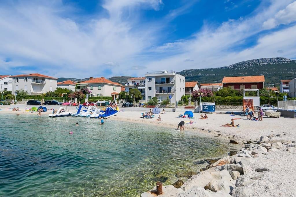 Stunning Beachfront Apartment With Roof Terrace Kaštela Extérieur photo